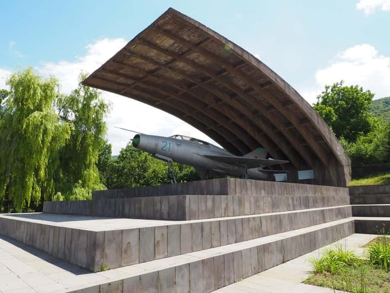 From Tbilisi to Armenia: Akhtala, Haghpat & Sanahin Day-Trip - Visiting Akhtala Fortress and Its Frescoes