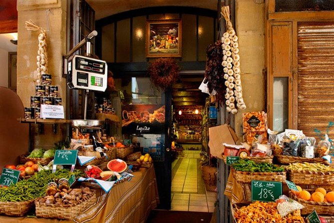 From the market, to the secret kitchen - Cooking in the Secret Kitchen with a Local Chef