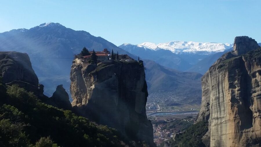 From Thessaloniki: Meteora Small Group Day Trip - Arrival at Kalambaka and the Meteora Cliffs