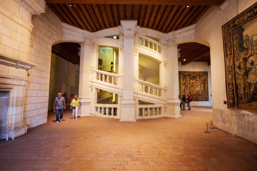 From Tours: Chenonceau and Chambord Castles Guided Tour - Practical Details: Meeting Point, Transportation, and Group Size