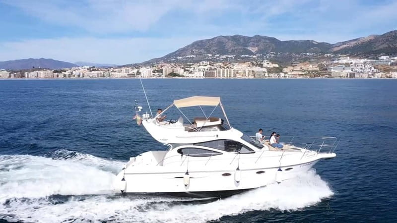 Fuengirola: Sunrise Boat Tour with breakfast and drinks - Enjoy a Gourmet Breakfast with Spectacular Views