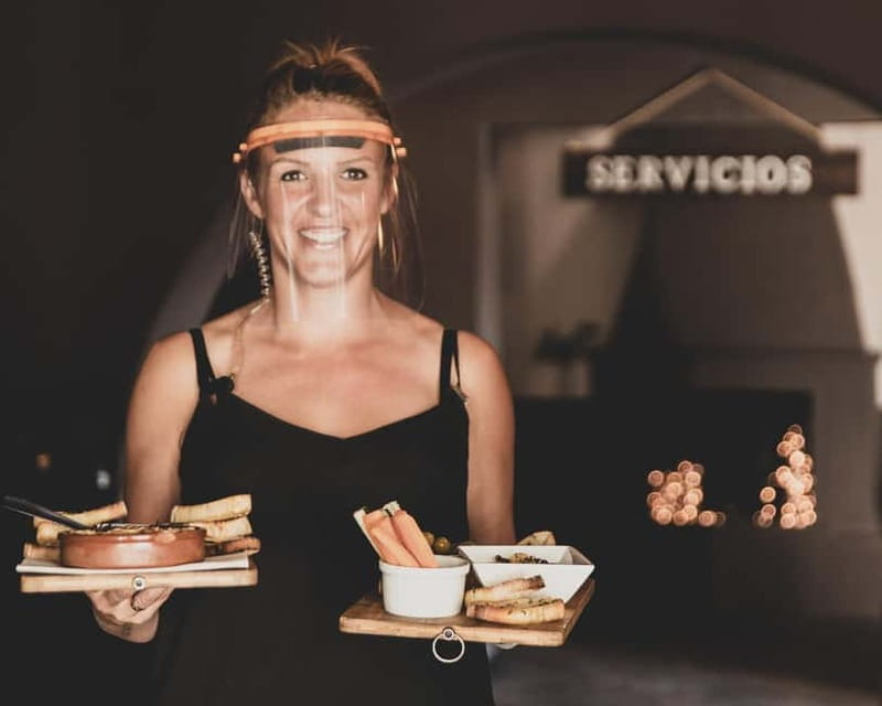 Fuerteventura: Corralejo Pub Crawl and Tapas Tour - Starting the Night at Deseos Supermarket in Corralejo