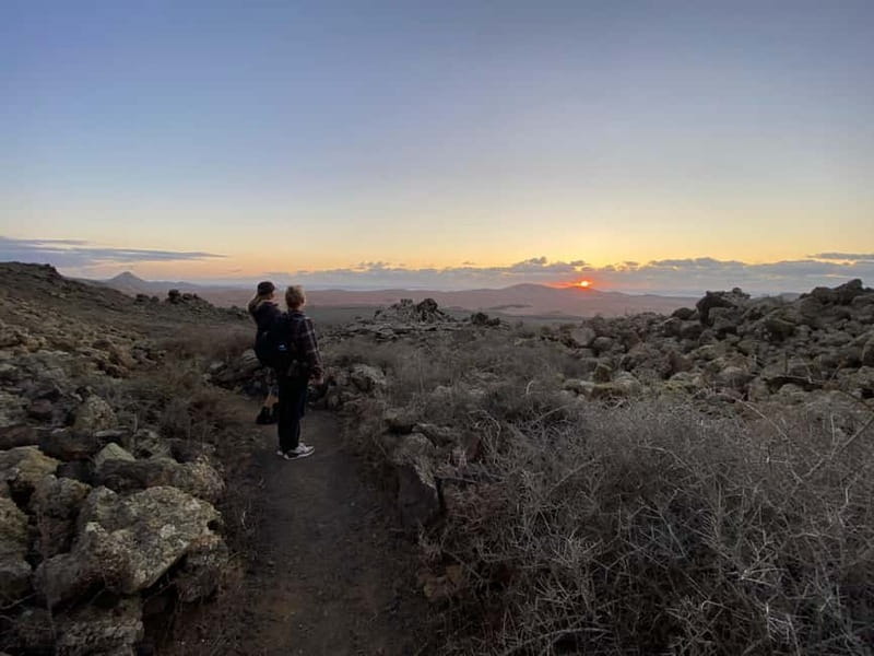 Fuerteventura: Twilight Volcano Hike with Sunset & Moonrise - Sunset Views from the West: The Perfect Time to Begin