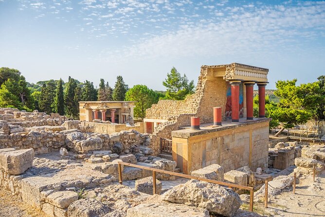 Full-Day Knossos and Heraklion Tour from Chania and Rethymno - Visiting the Palace of Knossos: Myth and Architecture