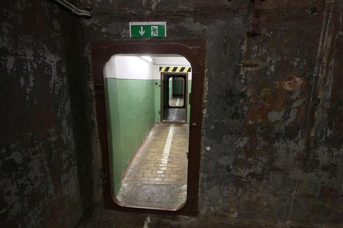 Full-Day Private Cold War museum Tour from Vilnius - Visiting the Cold War Museum in Vilnius