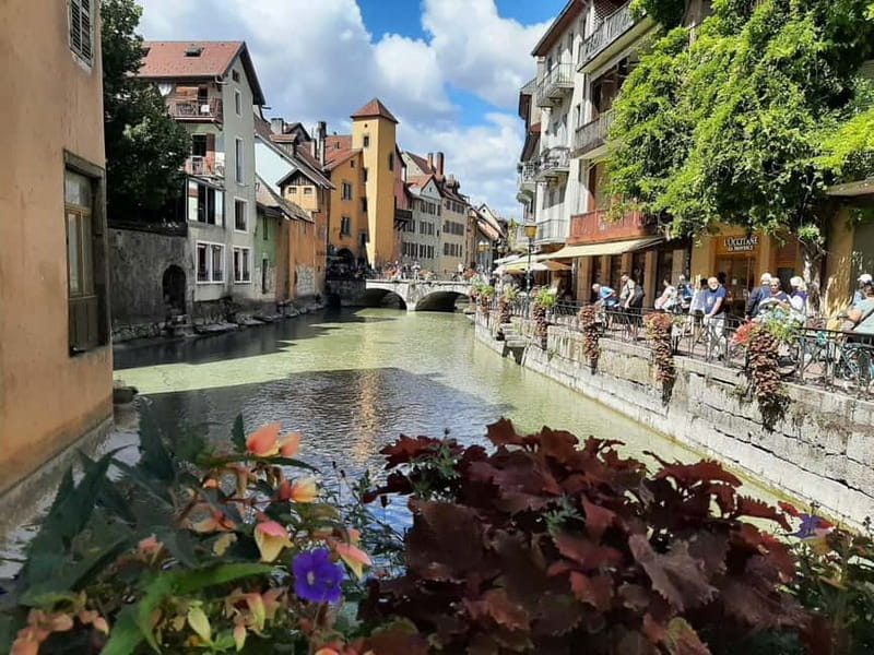 Full-day private tour from Geneva to Annecy - Exploring Annecy’s Historic Center and Its Notable Sights
