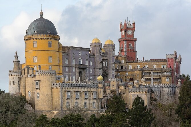 Full-Day Private Tour Sintra and Cascais with Pick Up - Exploring Sintra’s Palaces and Historic Streets