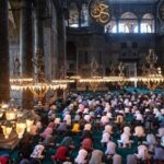 Full-Day Small-Group Guided Tour to Famous Mosques in Istanbul - Visiting the Hagia Sophia: From Church to Mosque