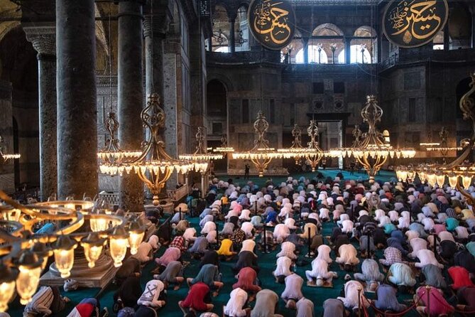 Full-Day Small-Group Guided Tour to Famous Mosques in Istanbul - Visiting the Hagia Sophia: From Church to Mosque