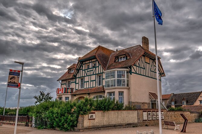Full Private British/Canadian Day Tour in Bayeux - Visiting the Longues-sur-Mer Battery