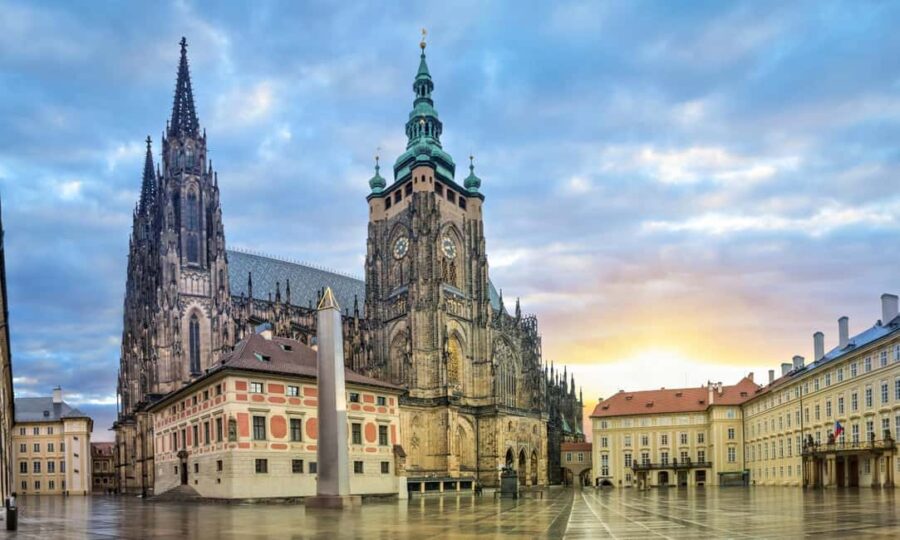 Full Spanish Tour of Prague Castle. Tickets Included - Inside St. Vitus Cathedral and Royal Palace