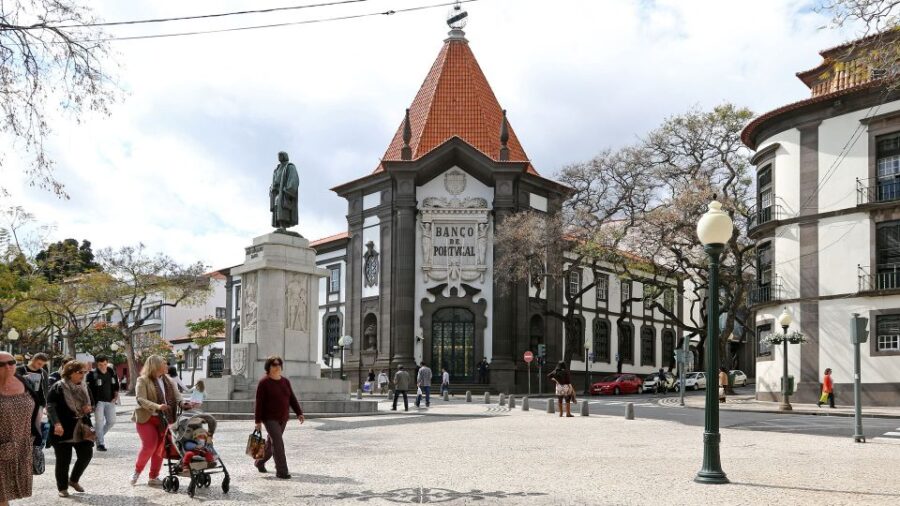 Funchal: Private Guided Walking Tour - Discover the Mercado dos Lavradores and Regional Flavors