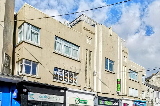 Galway Famous People Theatre and Literature Walking Tour - Lynch’s Castle and Galway’s Political Legacy