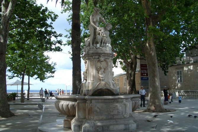 Game of Thrones Extended Tour with Swords and Props - Walking Through Kings Landing at Pile and Ploce Gates