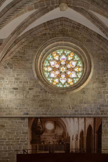 Gandía: Entrance to the Insigne Collegiate Church of Gandía - Discover the Borgia Family Parish in Gandía