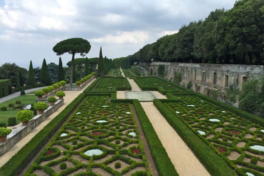 Gandolfo: Castel Gandolfo Papal Villa Gardens Minibus Tour - Visiting the Papal Gardens of Castel Gandolfo