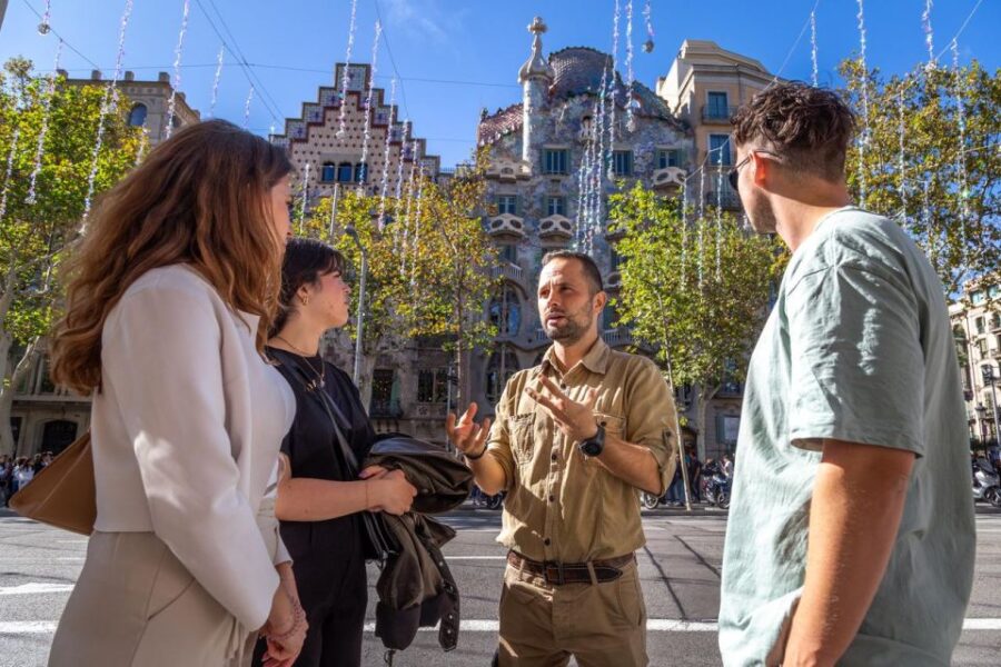 Gaudí Private Tour: Must-See Sites & Hidden Modernism Gems - Visiting Gaudí’s Most Famous Landmarks