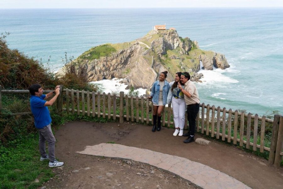 Gaztelugatxe and Gernika Tour From San Sebastian - Gernika and Its Tree: A Reflection of Basque Resilience