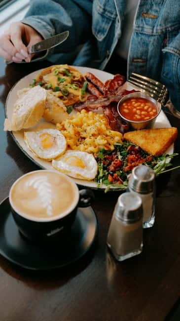 Gdansk: Hard Rock Cafe Breakfast - The Historic Setting on Dugi Targ Street