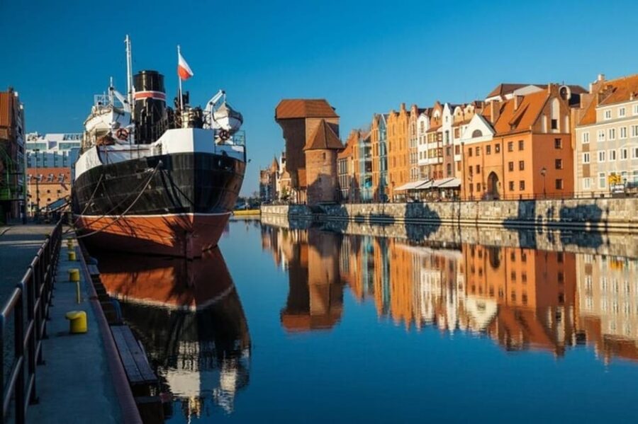 Gdansk : Highlights & Hidden gems Walking Tour - Starting at Dugi Targ 20 in Gdansk’s Heart