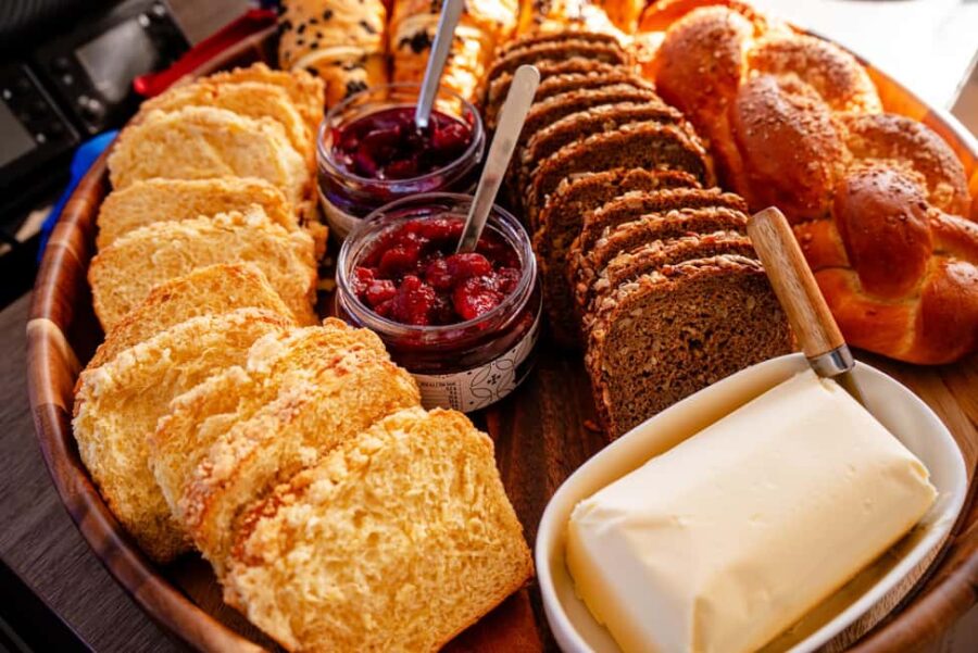 Gdansk/Sopot: Breakfast Cruise on a Catamaran - Starting Your Day with a Breakfast Cruise in Pomerania