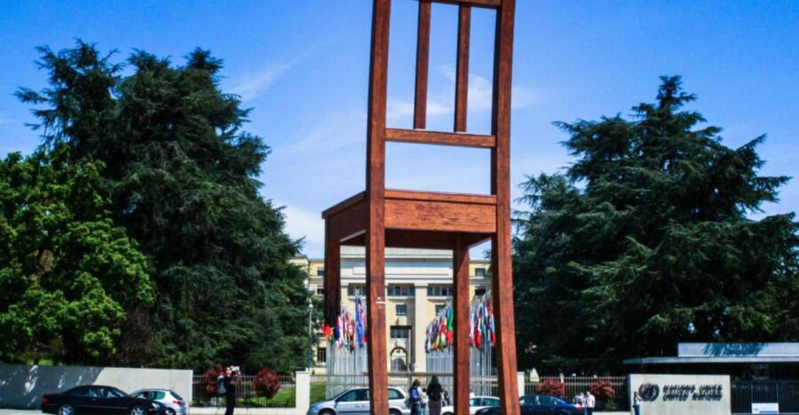 Geneva City Tour and Yvoire Medieval Village - From the Meeting Point to the Old Town Discovery