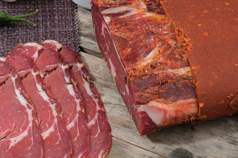 Geneva: Food Group Walking Tour with Full Meal - Exploring Geneva’s Old Town and Famous Market Streets