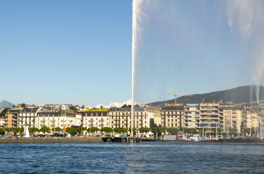 Geneva: Private Exclusive History Tour with a Local - Exploring Geneva’s Historic Water Fountain and Old Town