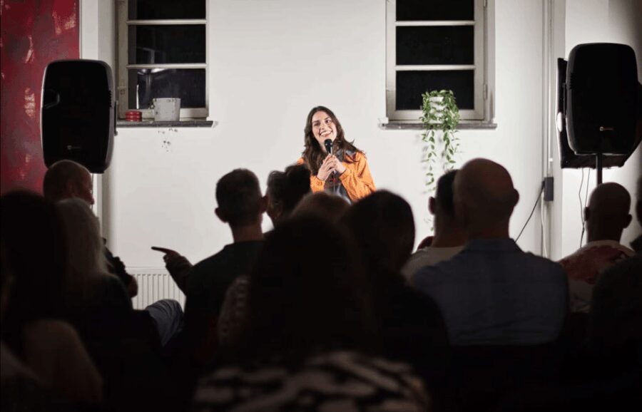 GET UP Comedy in Hamburg - Life is too short not to laugh! - Hamburgs Comedy Venues: Reeperbahn, Altona, and Harburg