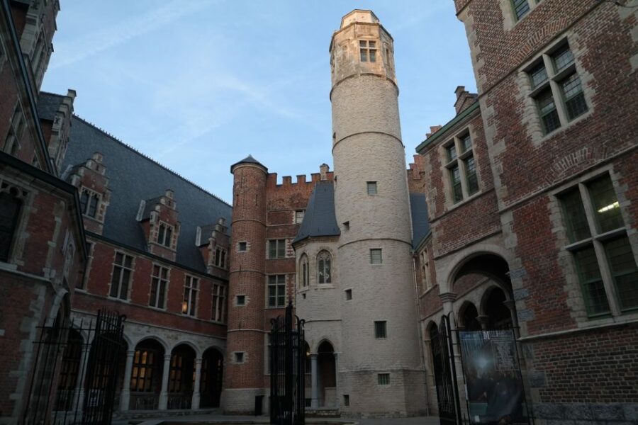 Ghent: Walking Tour from Friday Market to the Cathedral - Starting at Saint-Jacobschurch, the Tour Unfolds in Ghent’s Historic Center