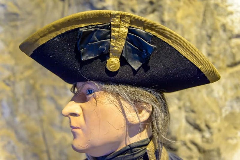 Gibraltar: Guided Tour, Skywalk, Moorish Castle, and More - Visiting the 100 Ton Gun of Gibraltar