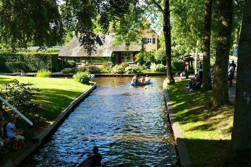 Giethoorn : 1 Hour Village & Sightseeing Boat Cruise - The Comfort and Style of the New Tourboat