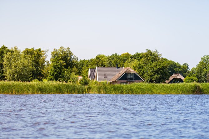 Giethoorn and Afsluitdijk Day Trip from Amsterdam with Boat Trip - Exploring Giethoorn: The Village of Canals and Wooden Bridges