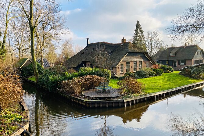 Giethoorn and Zaanse Schans Day Tour Small Group Incl. Boat Ride - Wooden Shoes and Souvenirs: A Hands-On Experience