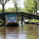 Giethoorn: Canal Cruise & lake Tour & Sightseeing Village - The Self-Guided Exploration with the Map