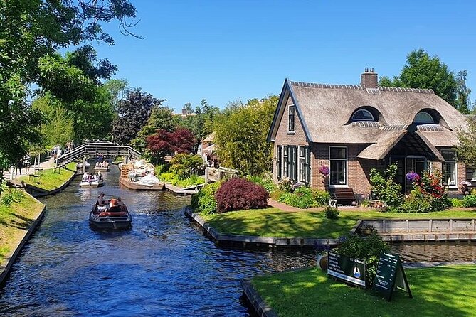 Giethoorn Day Tour from Amsterdam with Small Boat Ride - Electric Boat Ride: Cruising Giethoorn’s Canals