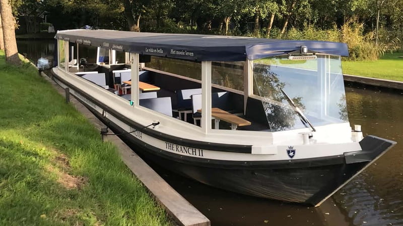 Giethoorn: Luxury Private Closed Boat Tour with captain - The Route: From Canal Passages to Lake Wildlife