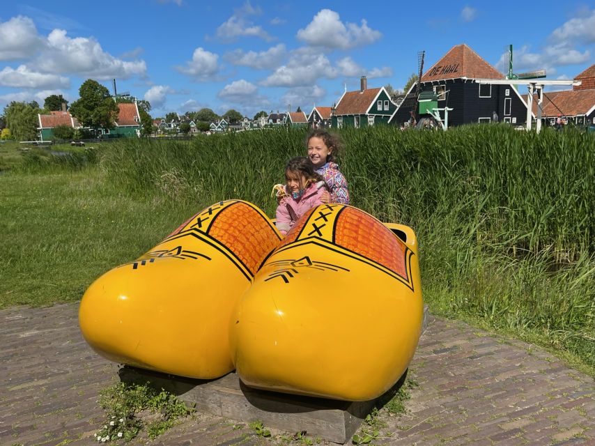 Giethoorn, Private Boat Tour & Zaanse Schans Windmills - Discover Zaanse Schans and its Flourishing Windmills