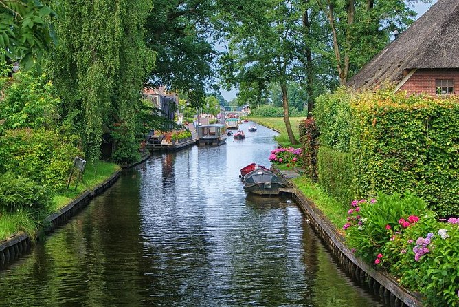 Giethoorn Private Tour, Canal Cruise and Windmills from Amsterdam - Visiting Zaanse Schans Windmills and Heritage Attractions