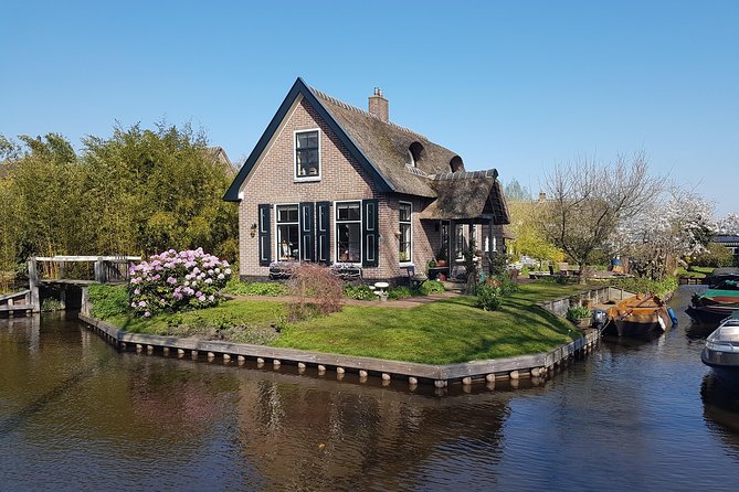 Giethoorn Small-Group Tour from Amsterdam (Max. 8 People) - Exploring Giethoorn’s Canals and Village on Foot