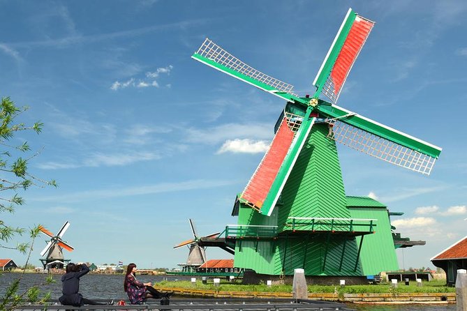 Giethoorn, Zaanse Schans Windmills Guided Day Trip from Amsterdam - The Charm of Giethoorn: The Venice of the North