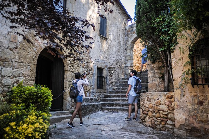 Girona & Costa Brava Small Group Tour From Barcelona with Pickup - Discovering Pals Medieval Charm