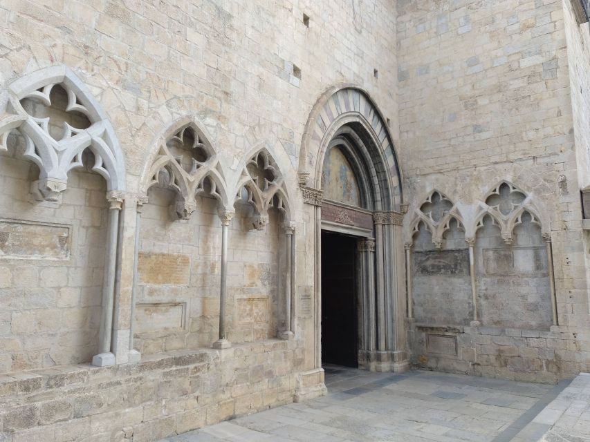 Girona: Guided Walking Tour with Attraction Entry Tickets - Walking Through Girona’s Medieval Old Town and Jewish Quarter
