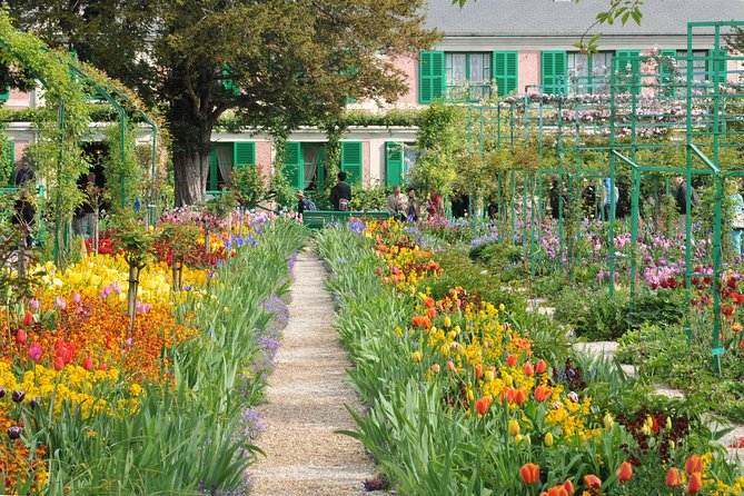 Giverny and Monet's Garden Half-Day Trip from Paris - The Village of Giverny and Free Time