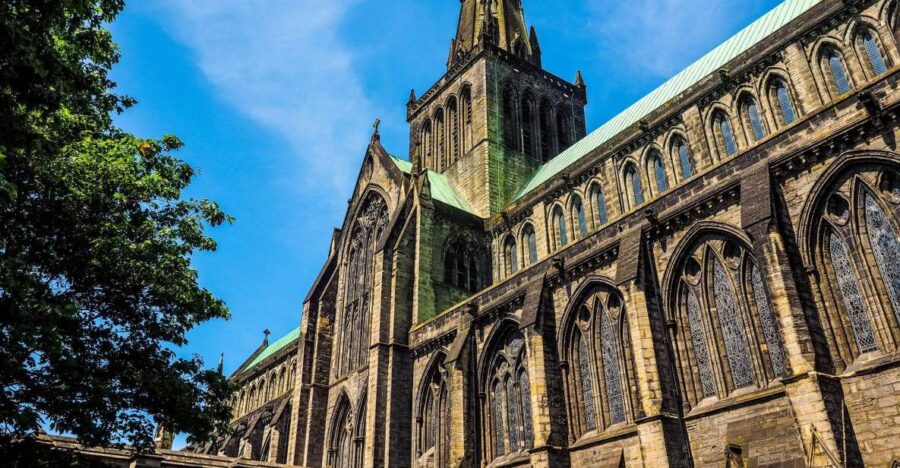 Glasgow: Capture the most Photogenic Spots with a Local - Meeting Point at the Iconic Column in Glasgow’s Central Square