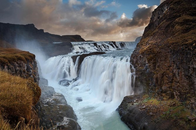 Golden Circle Classic in Small group - Also for cruises - Exploring Gullfoss Waterfall: The "Golden Waterfall"