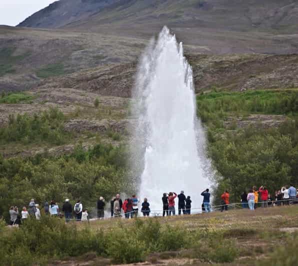 Golden Circle & Secret Lagoon & Friðheimar - PRIVATE TOUR - Exploring the Golden Circle: Gullfoss, Geysir, and Thingvellir