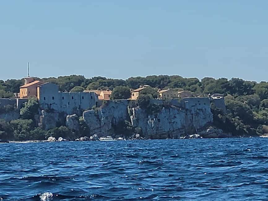Golfe-Juan: Lérins Islands/Cap d'Antibes: 1.5-hour speedboat excursion - The Thrill of Speed: Riding in a Fast, Well-Equipped Boat
