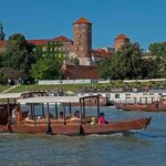 Gondola cruise The Vistula River Krakow private tour up to 12 person - Starting Point at Wawel Hill and the Meeting Process