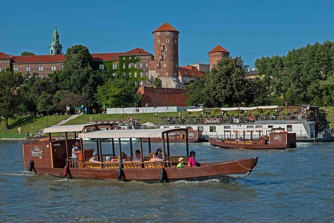 Gondola cruise The Vistula River Krakow private tour up to 12 person - Starting Point at Wawel Hill and the Meeting Process